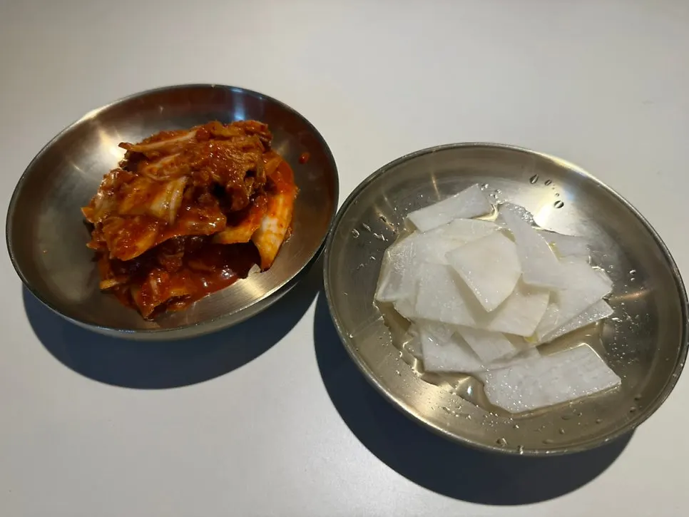 Basic side dishes of fresh kimchi and yuja radish wrap