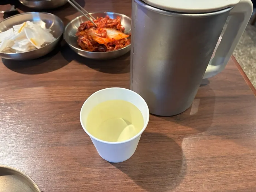 Kimchi and mu-sobaki served as banchan