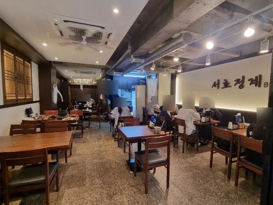 Interior of Seocho Jeonggye packed with lunch customers