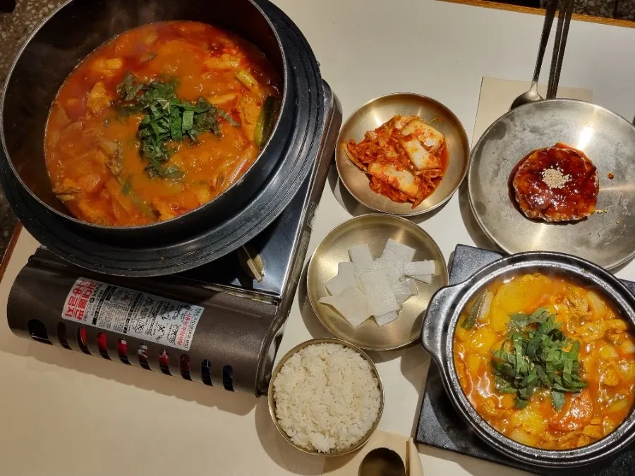 Full spread of the solo boneless dak-bokkeumtang set
