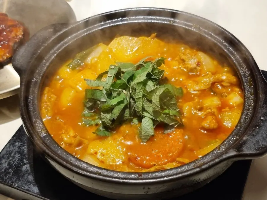 Solo boneless dak-bokkeumtang made with chicken thigh meat