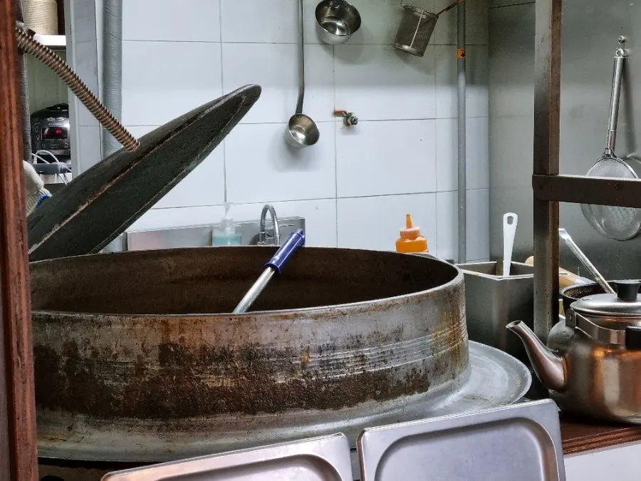 Chicken dishes made with cauldron-simmered stock at Seocho Jeonggye