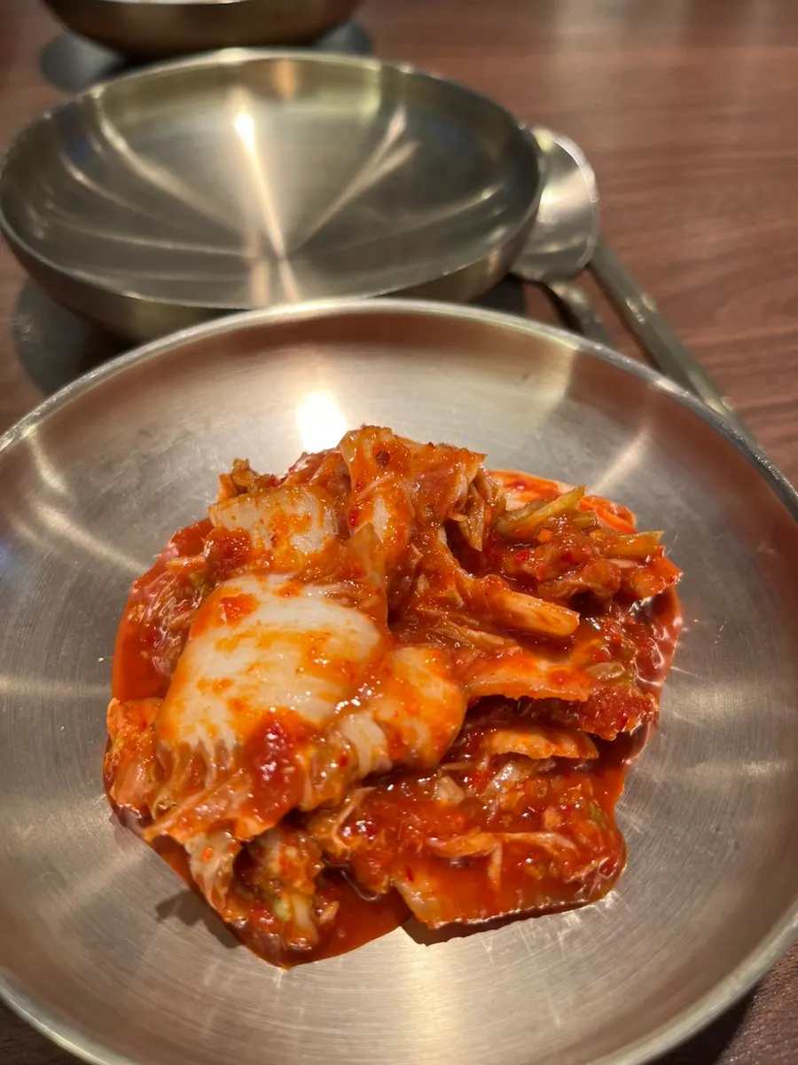 놋그릇에 담긴 한식 밑반찬