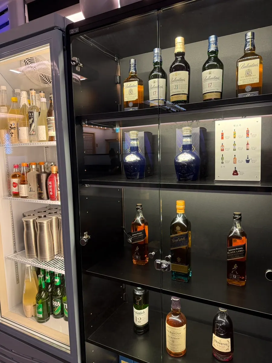 A variety of drinks including spirits and makgeolli