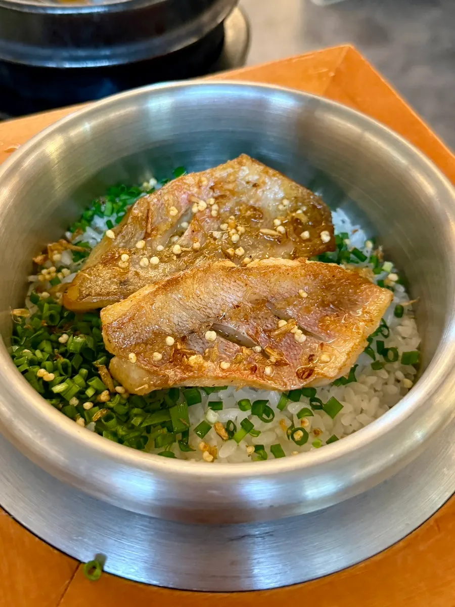 Hotpot rice topped with geumtae fish
