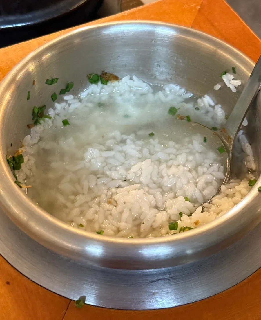 Nurungji made by pouring water into the hotpot
