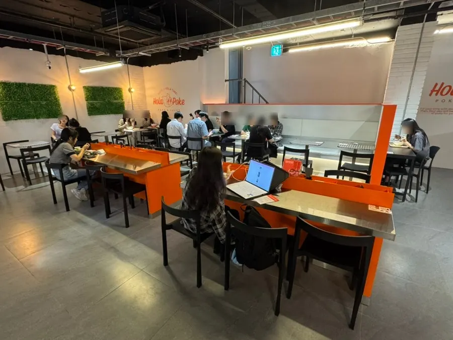 Inside Olla Poke Seocho Gyodae Branch