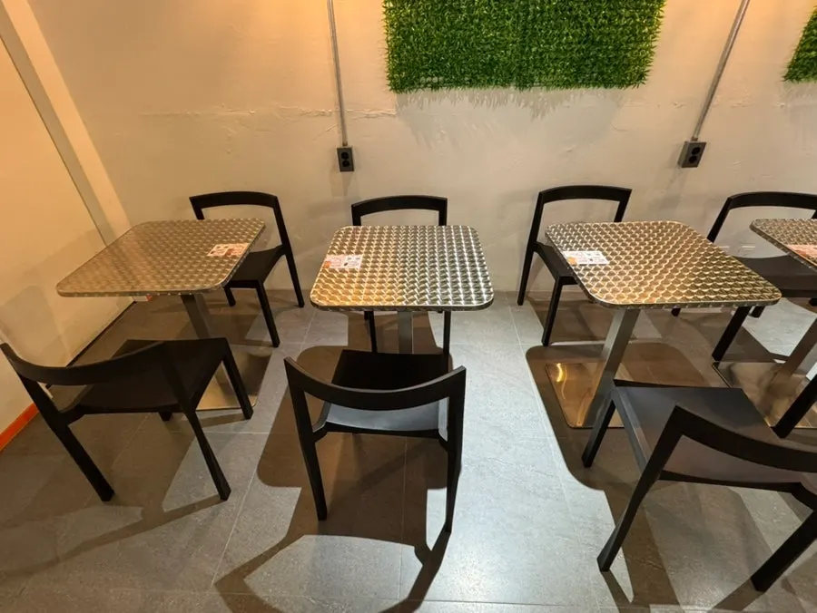 Inside Olla Poke Seocho Gyodae Branch