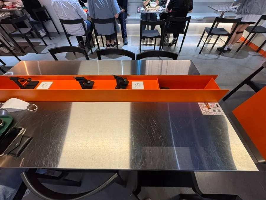 Inside Olla Poke Seocho Gyodae Branch