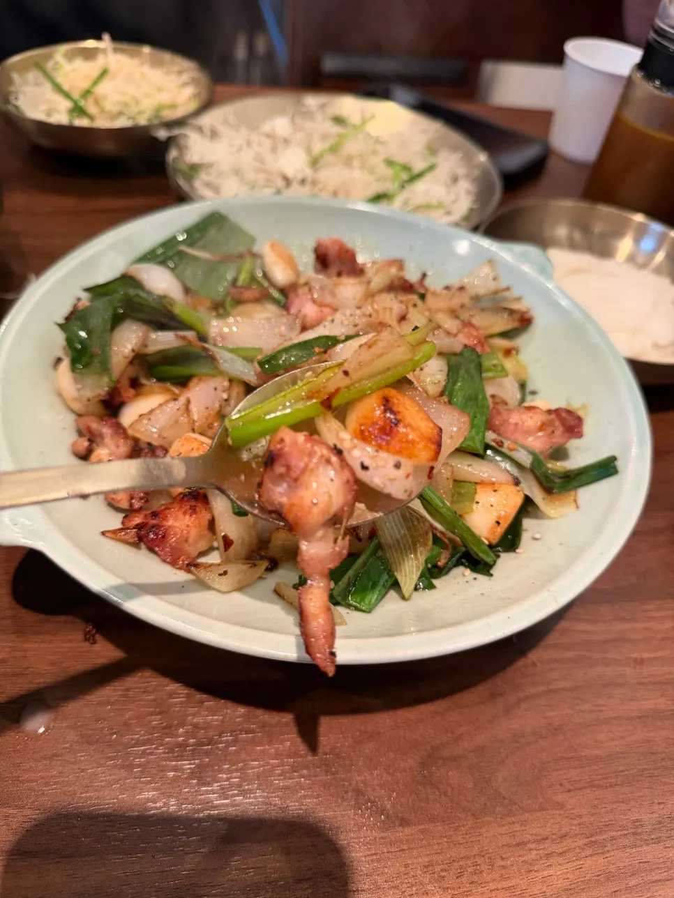Roasted garlic with grilled chicken cartilage