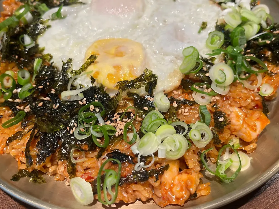 Cartilage fried rice stir-fried with the sauce essence
