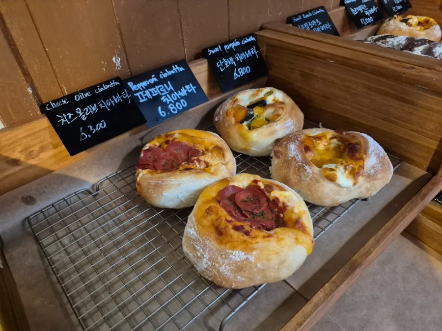 Bread display case with sold-out items