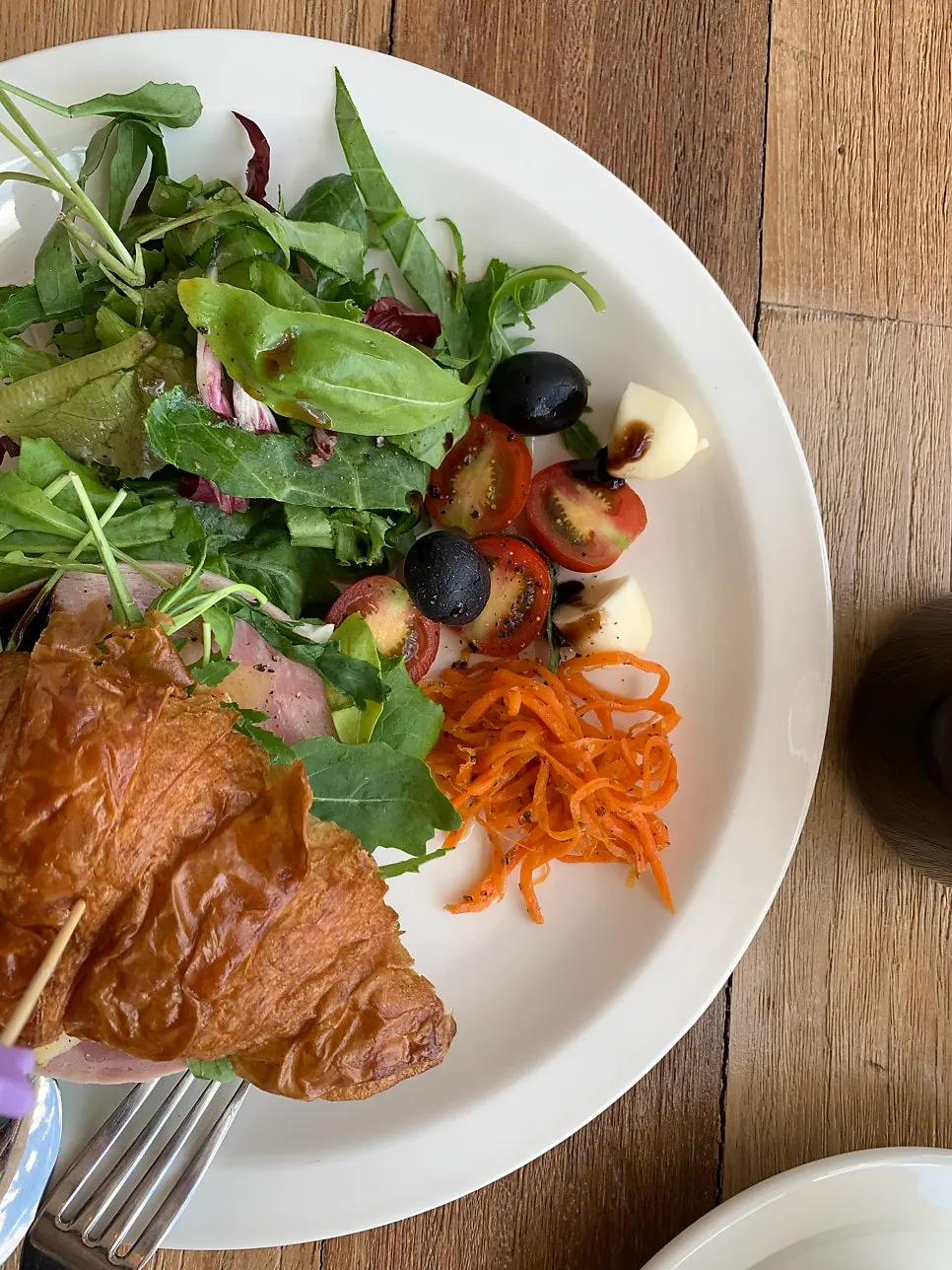 Salad plate with fresh vegetables