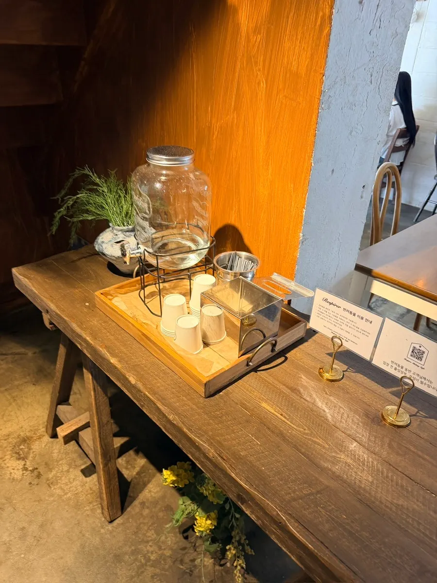 Self-serve water corner in the café