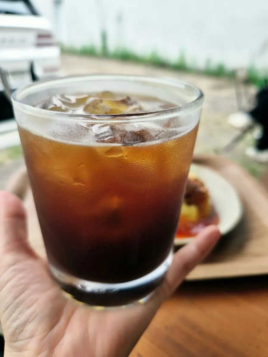 A cup of decaf iced americano