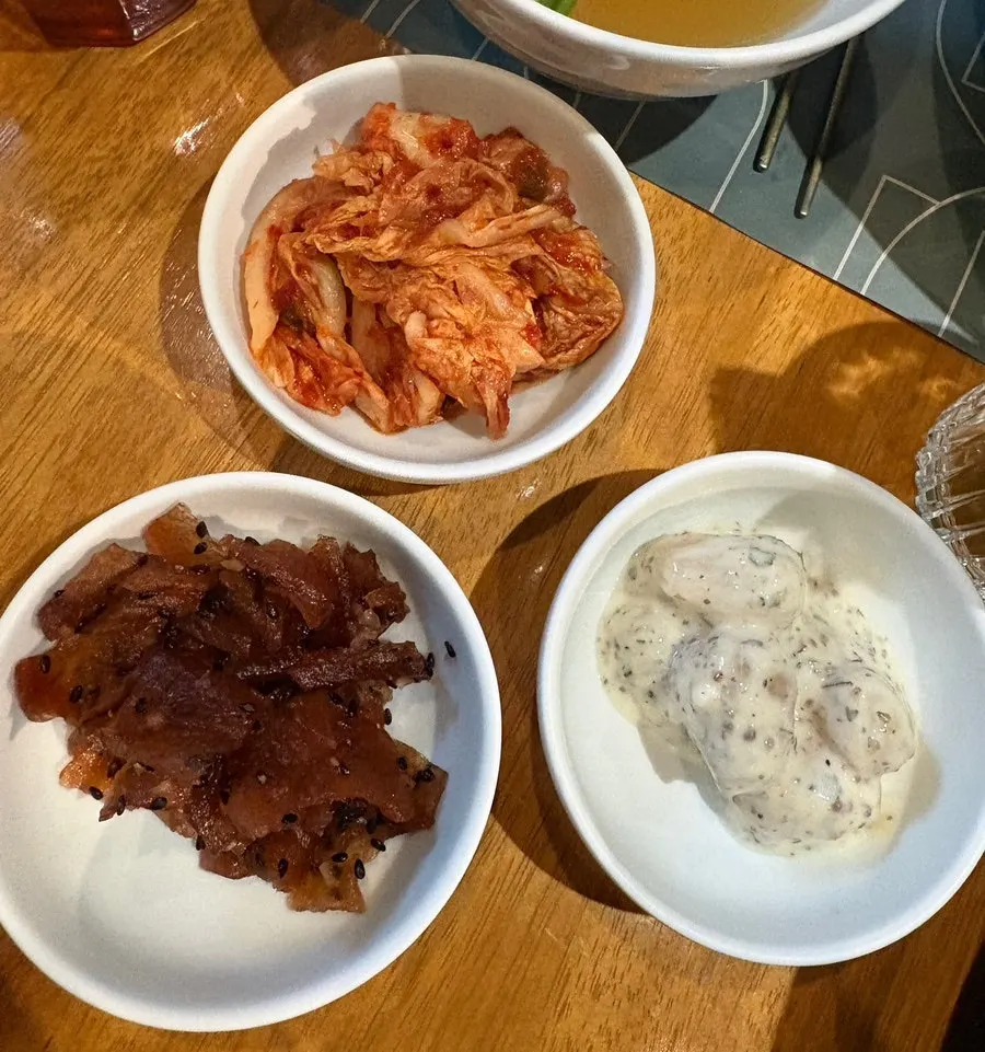 식전 호박죽과 기본 반찬 세 가지
