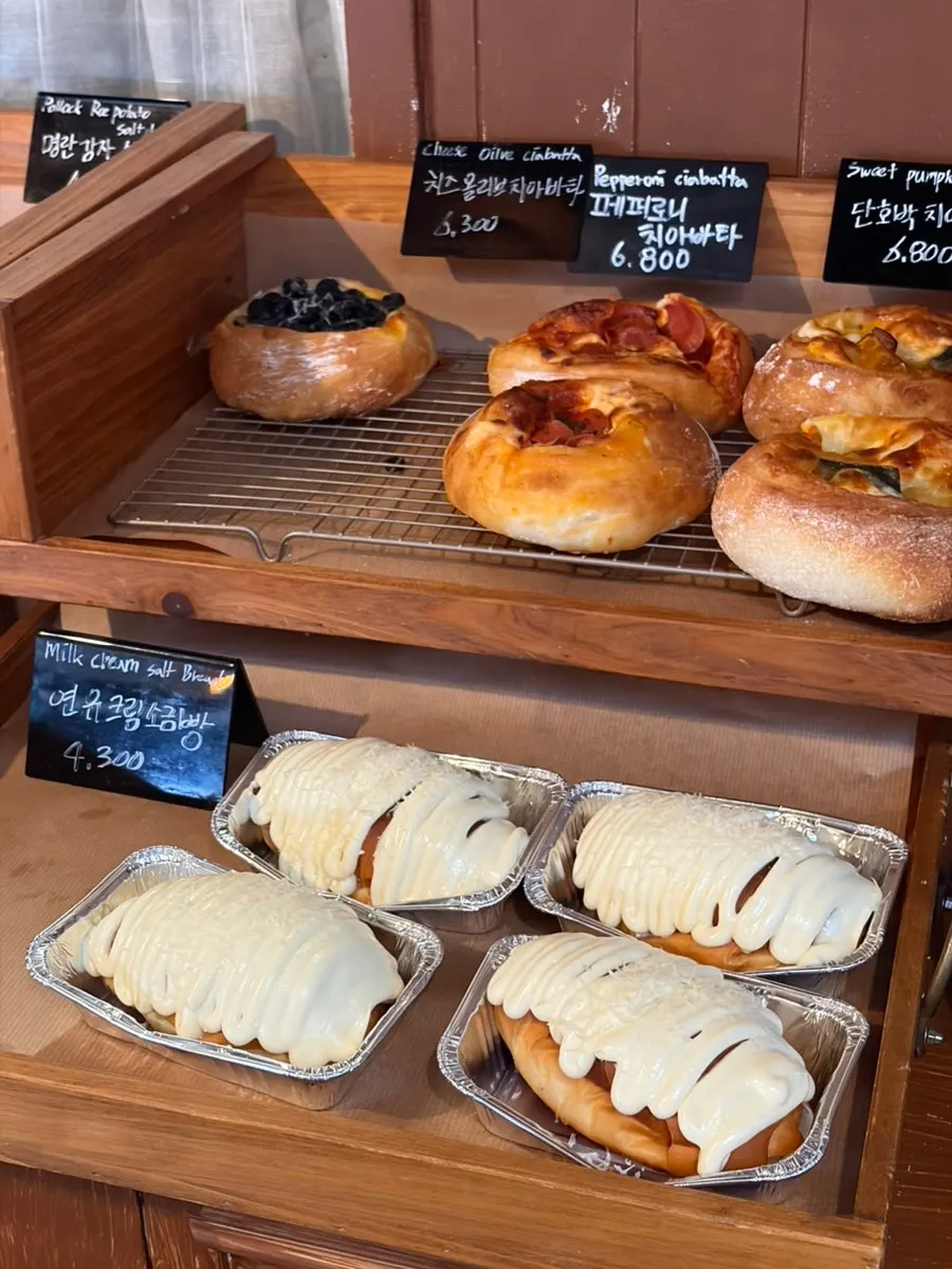 Assorted breads at Respire in Seochon