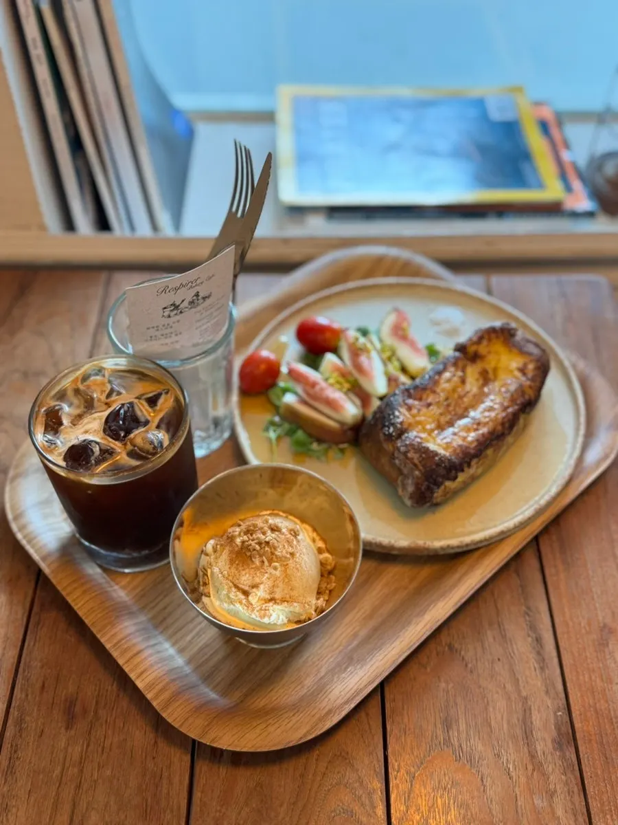 French toast and iced Americano