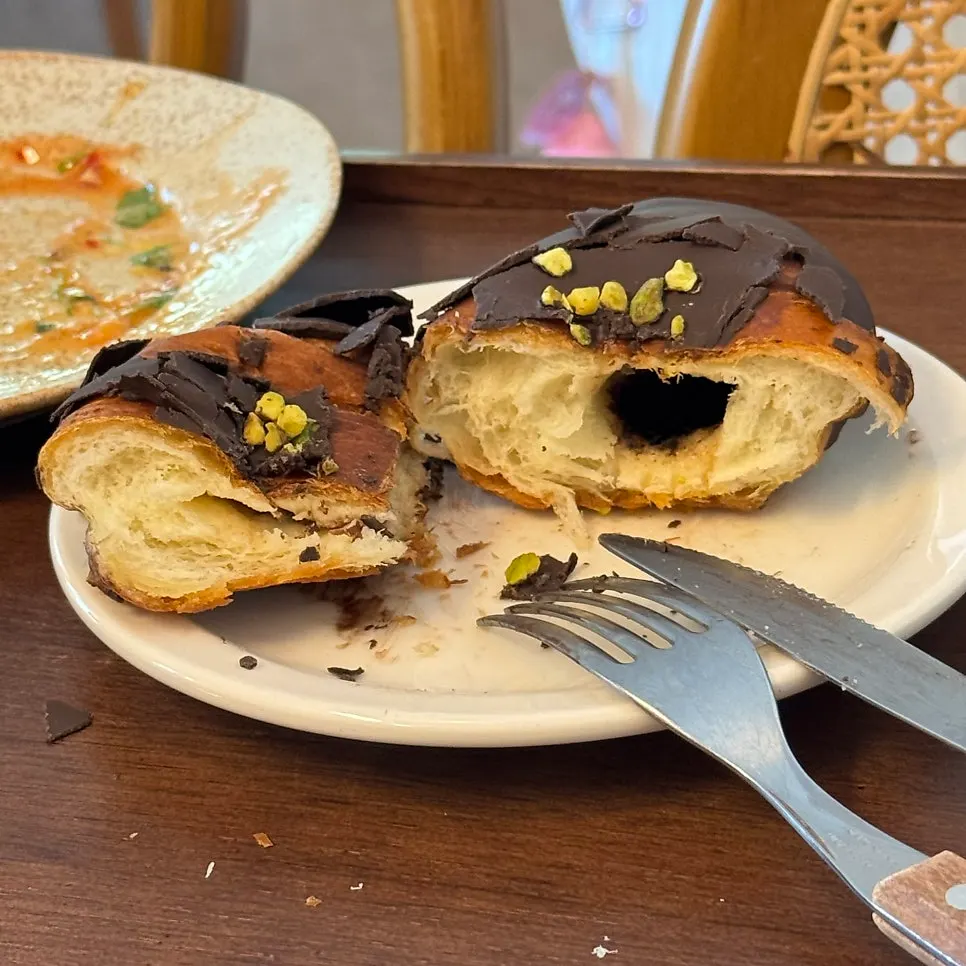 칼로 자른 초코소금빵