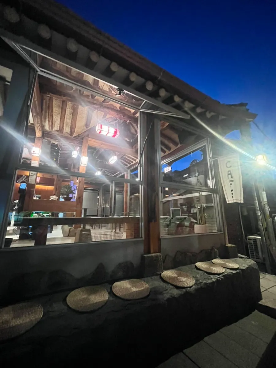 Hanok-style exterior of Oldsse Seochon