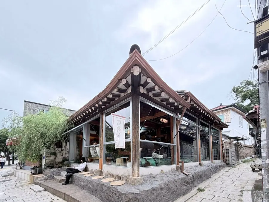 Oldsse's hanok exterior on a Seochon alley corner