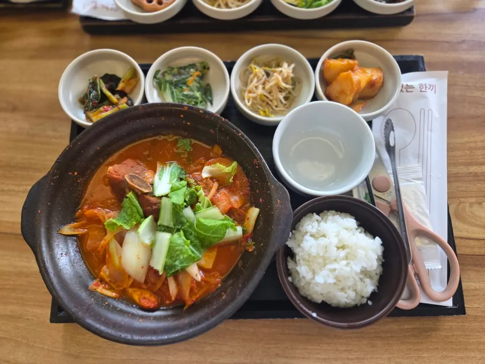 서촌누각 한돈 돼지갈비 김치찜 한 그릇