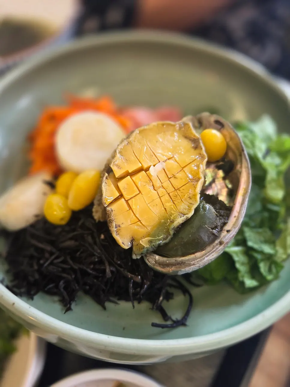백명란이 올라간 제주도 톳밥 클로즈업