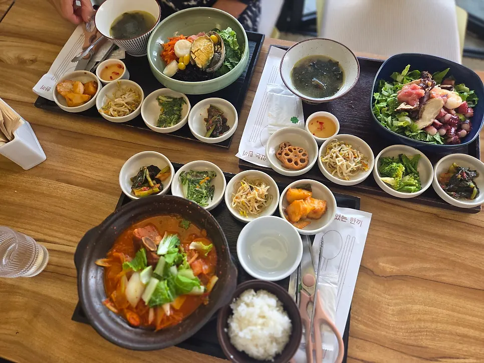 메뉴별로 다르게 나온 밑반찬