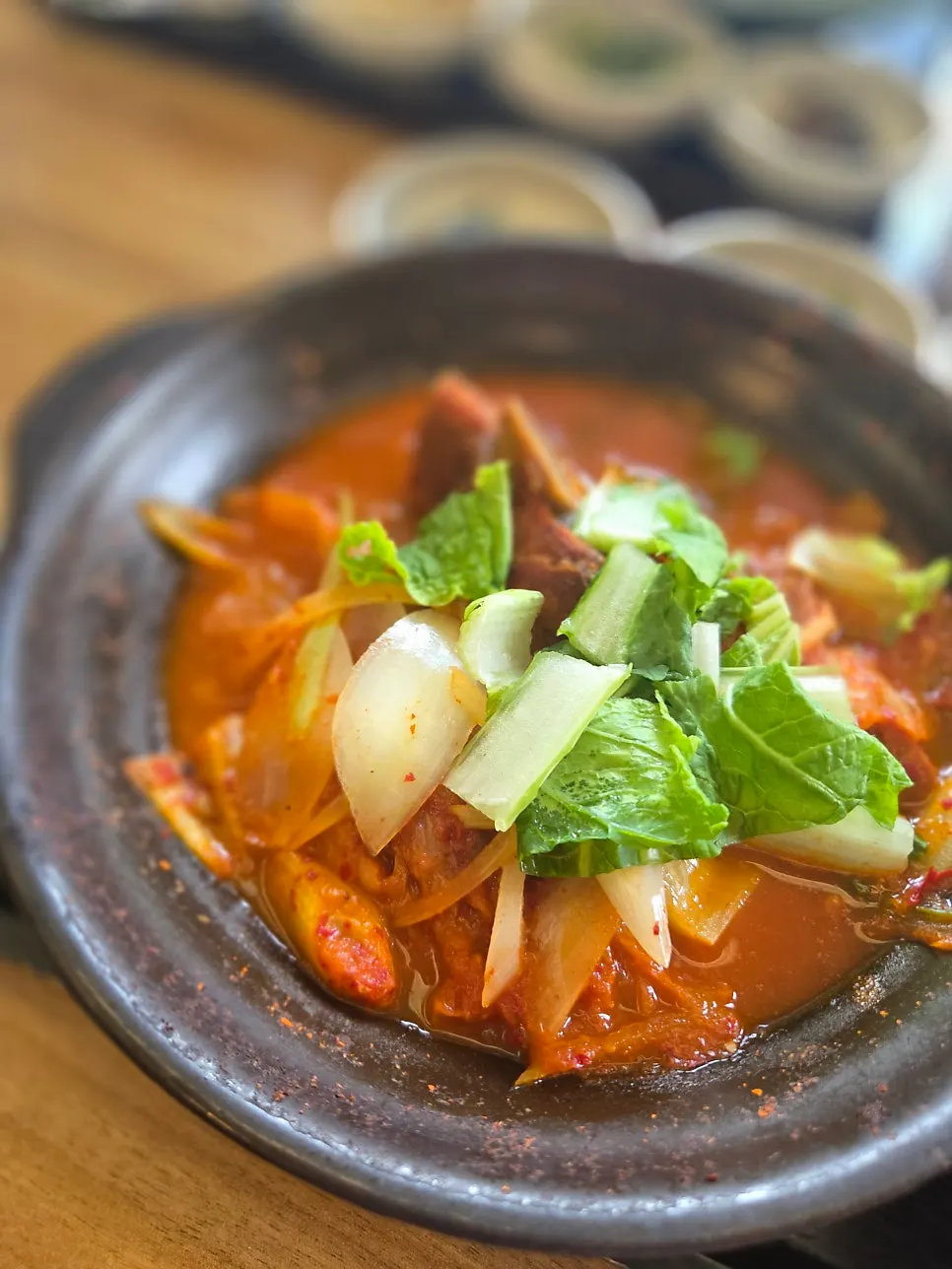 두툼한 등갈비가 들어간 김치찜