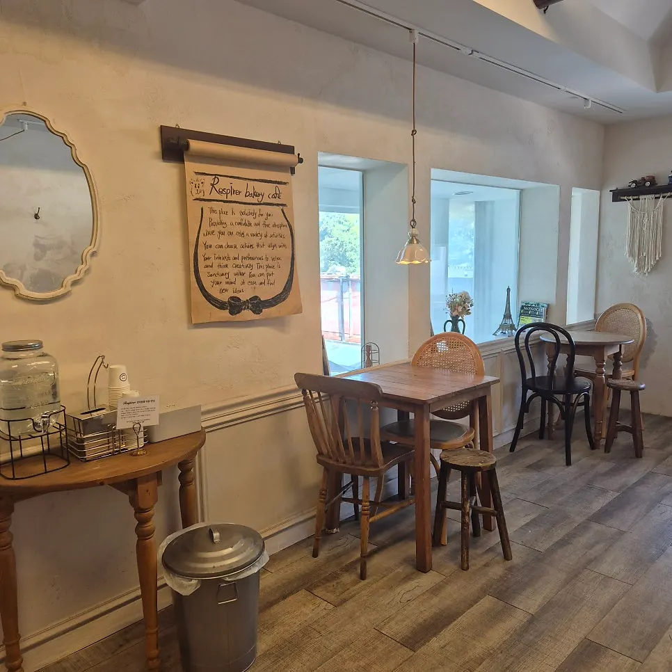 Outdoor seating at Respire Bakery