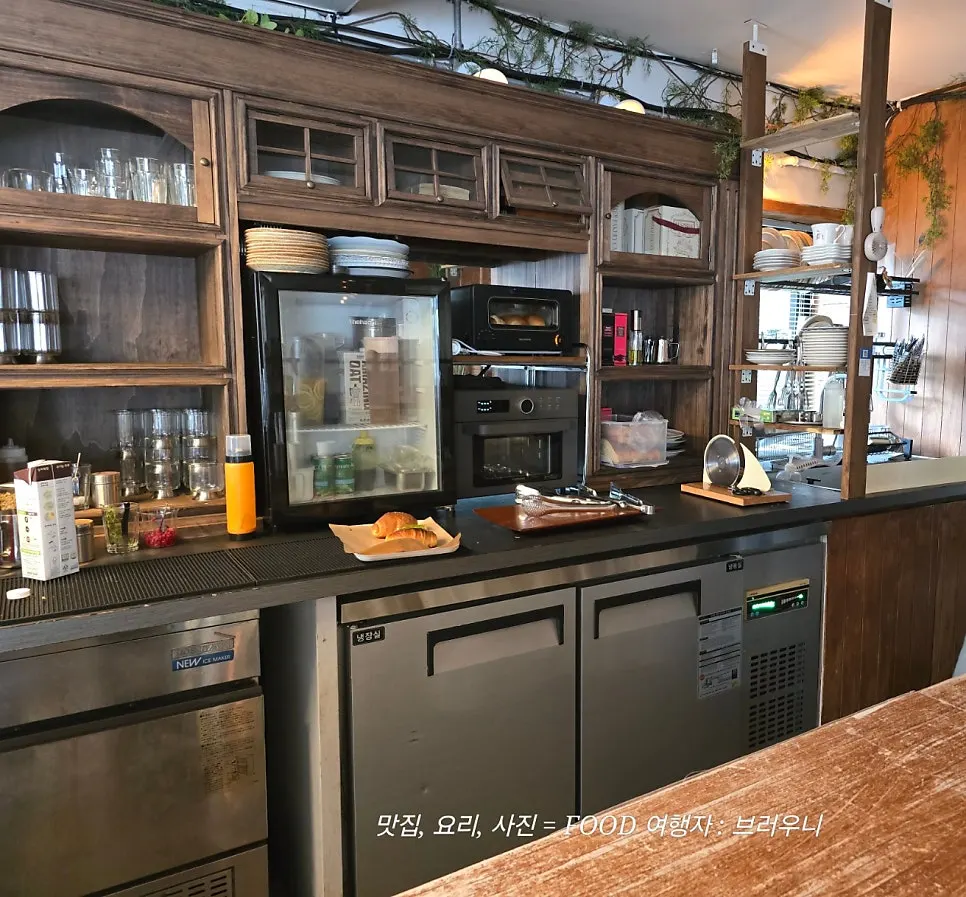 Interior space of Respire Bakery Cafe Seochon