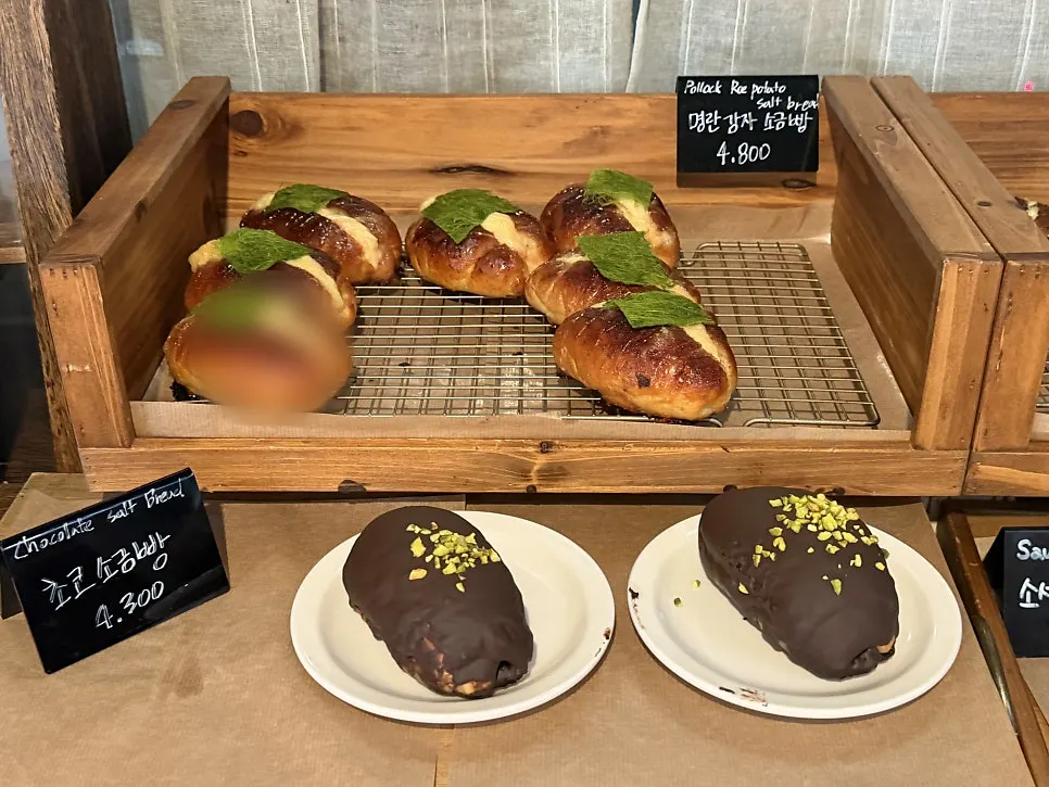 Display of various salt breads including mentaiko, chocolate, and sausage