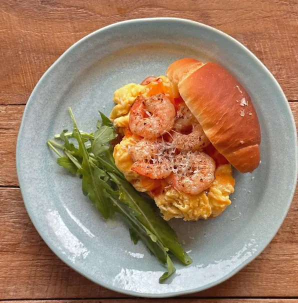 Garlic shrimp sandwich