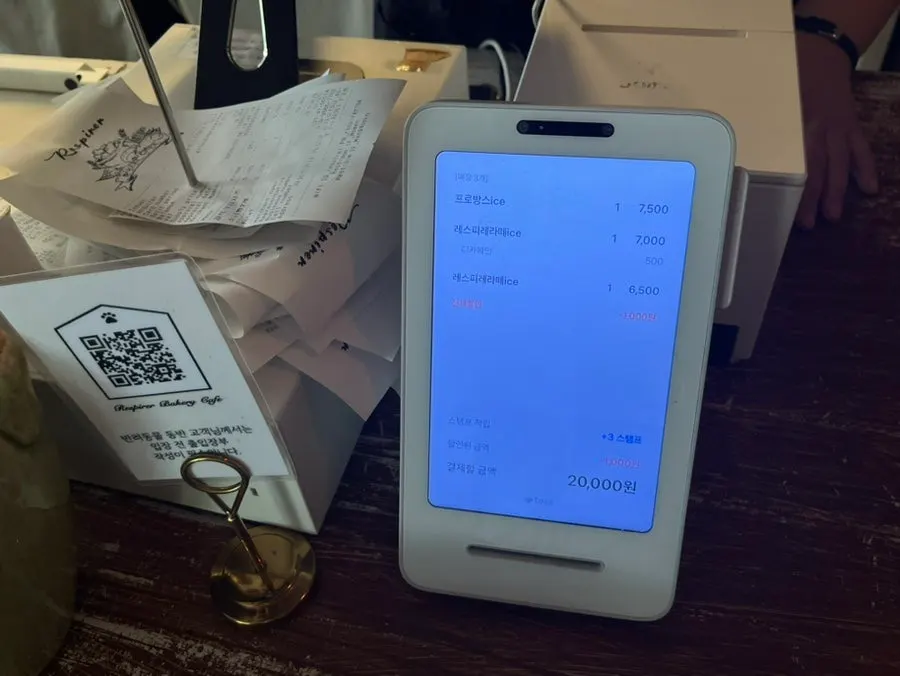 Ordering drinks at Respire Bakery Cafe