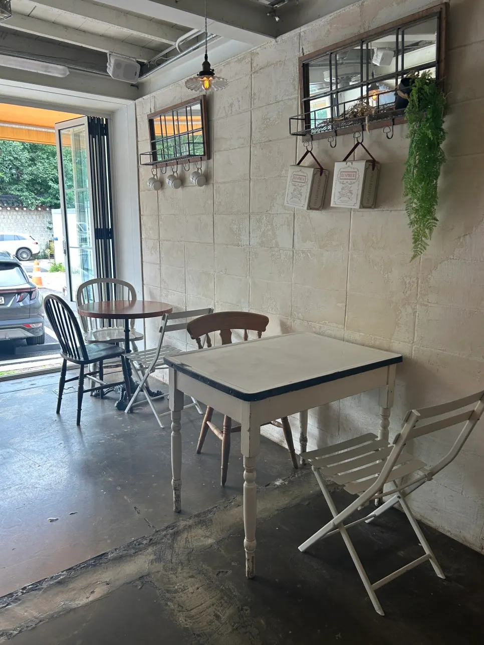 Café exterior atmosphere seen from the terrace