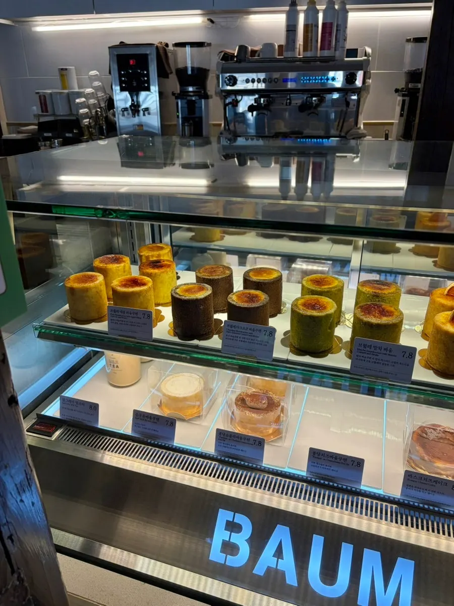 Baumkuchen display case at The Baum Gyeongbokgung Branch