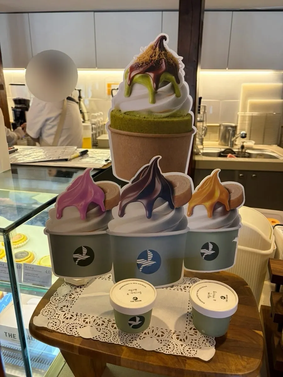 Large-sized baumkuchen products on display