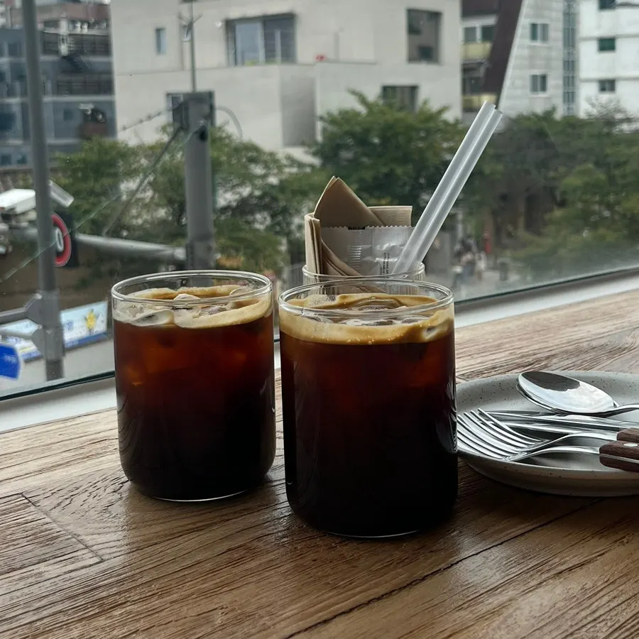 와인슈타인 서촌 아이스 아메리카노 한 잔