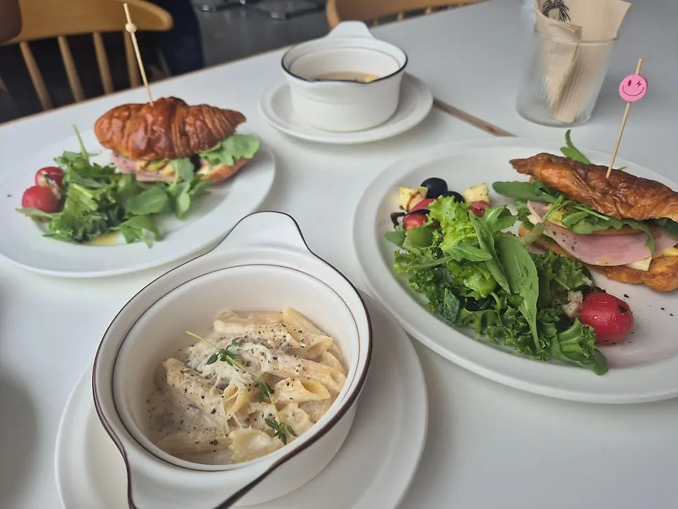 Lunch A and B sets for two people