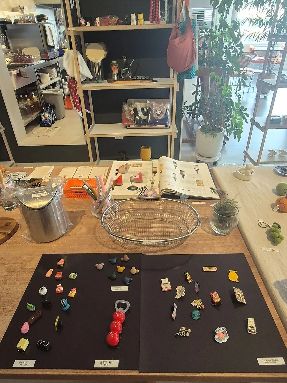 Little goods and magnets in the wine market