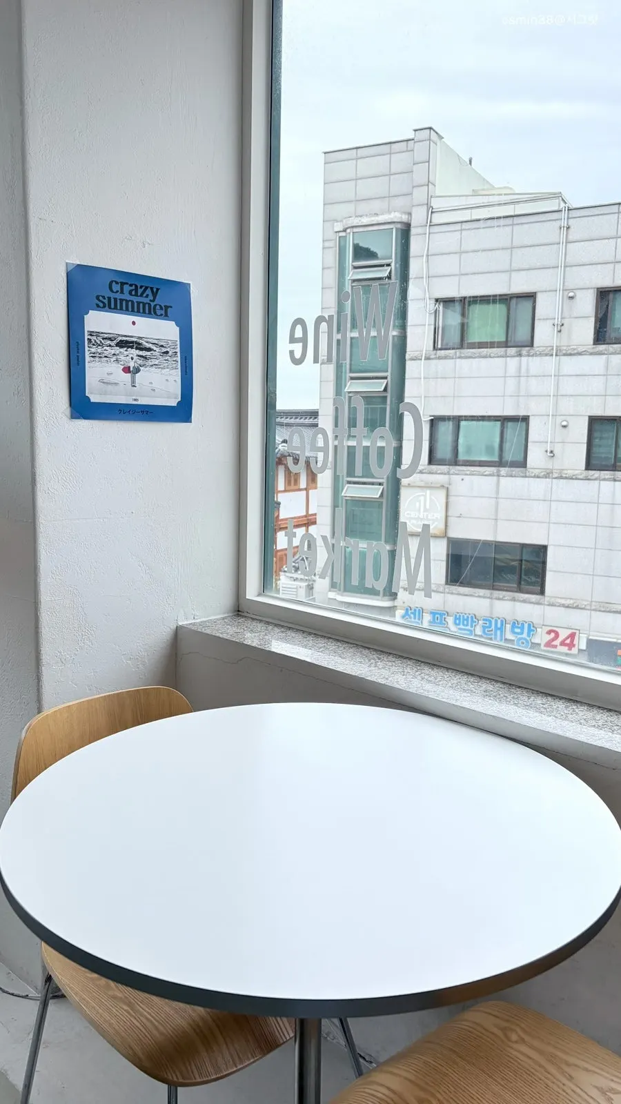 여러 명이 앉을 수 있는 매장 좌석