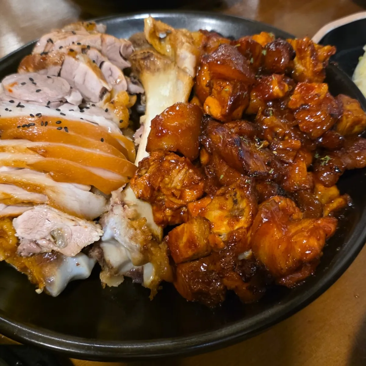 A generous full spread of half-and-half jokbal