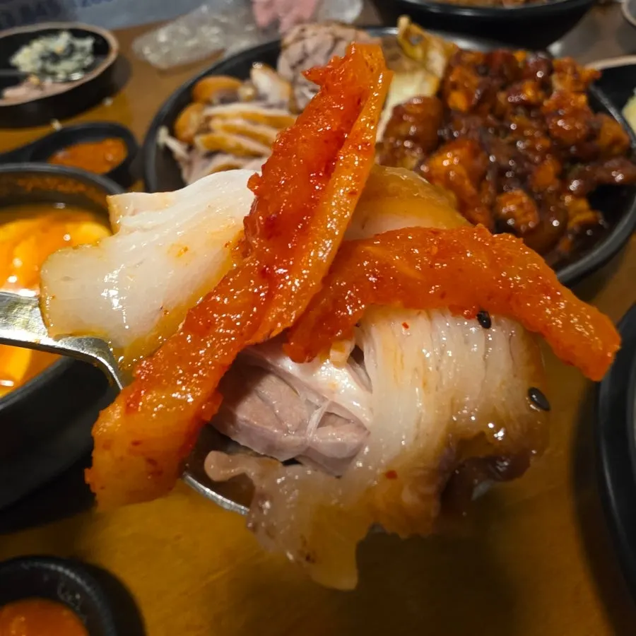 Close-up of the half-and-half jokbal plate