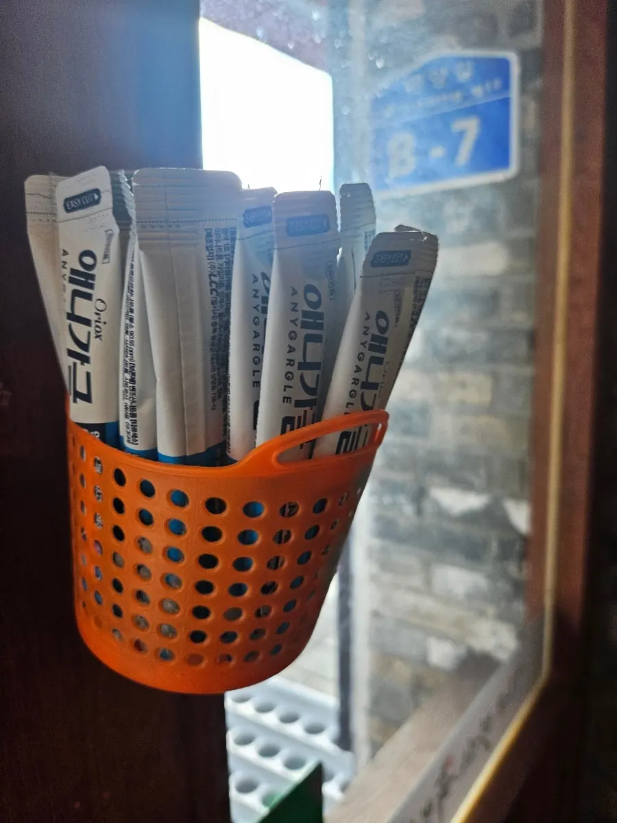 매장 한쪽에 놓인 추억의 뽑기