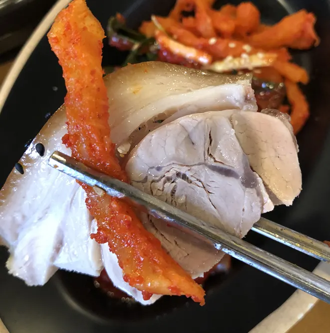 A plate of thickly sliced original jokbal