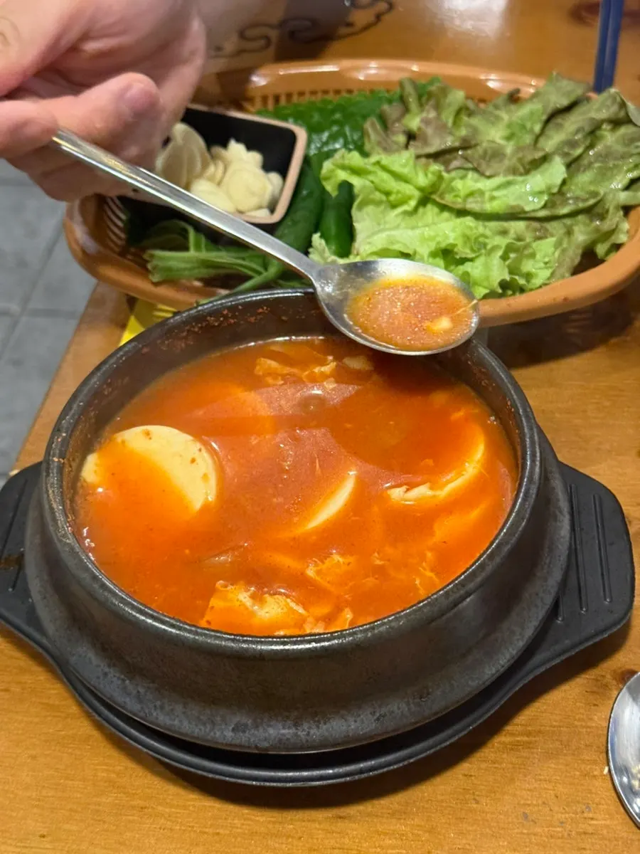 A full table of jokbal even without ordering extra sides