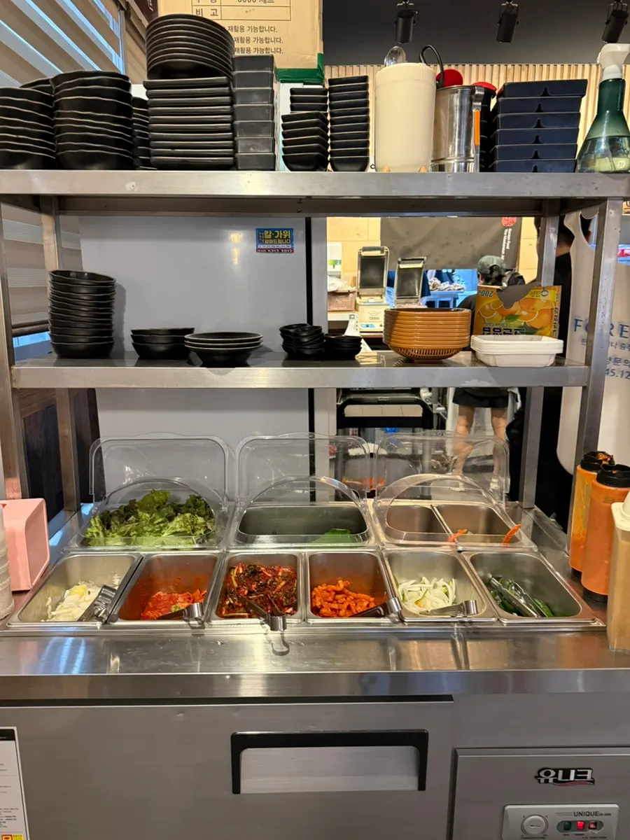 Self-serve bar with lettuce and perilla leaves