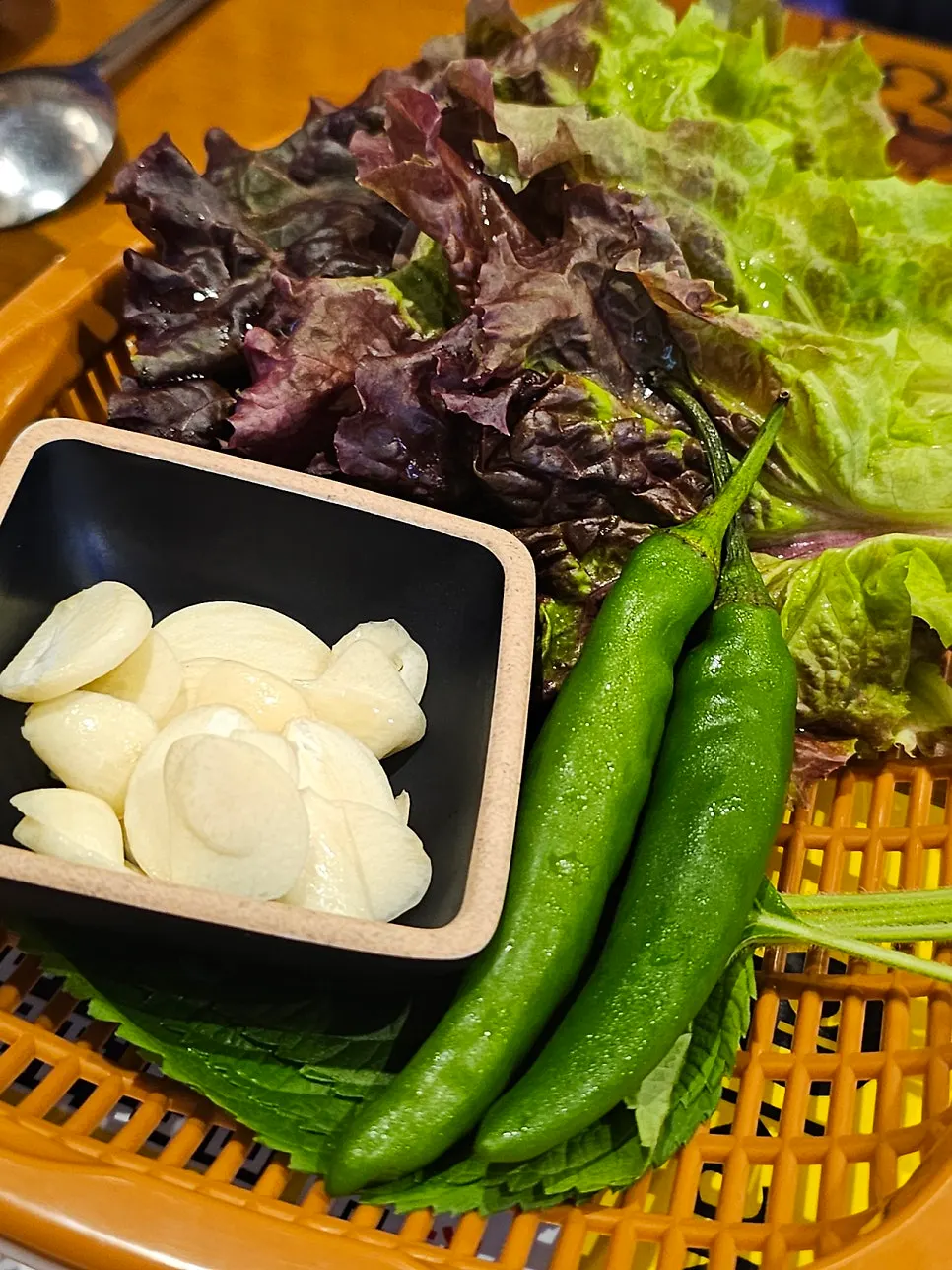 깻잎 상추 마늘 고추 쌈채소 접시
