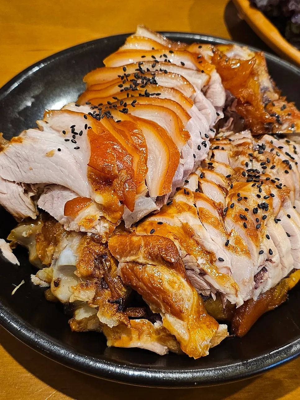 접시에 수북이 담긴 족발 소자