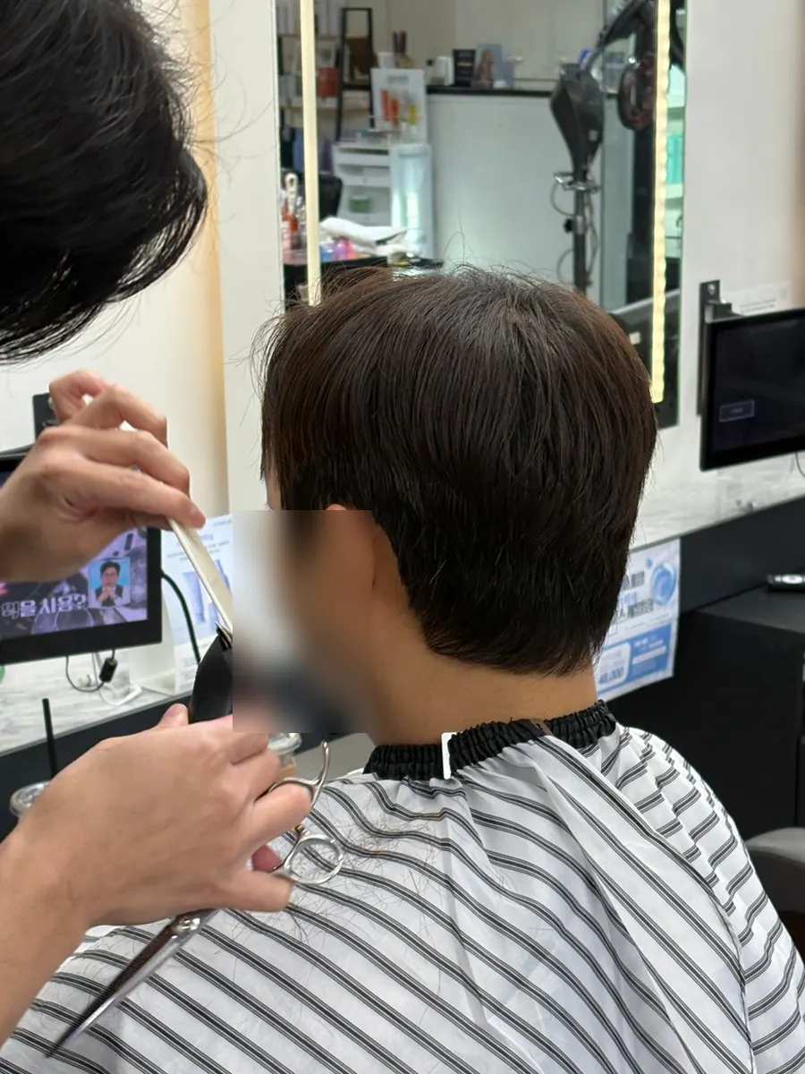 뒤 볼륨을 준 드롭컷 모습